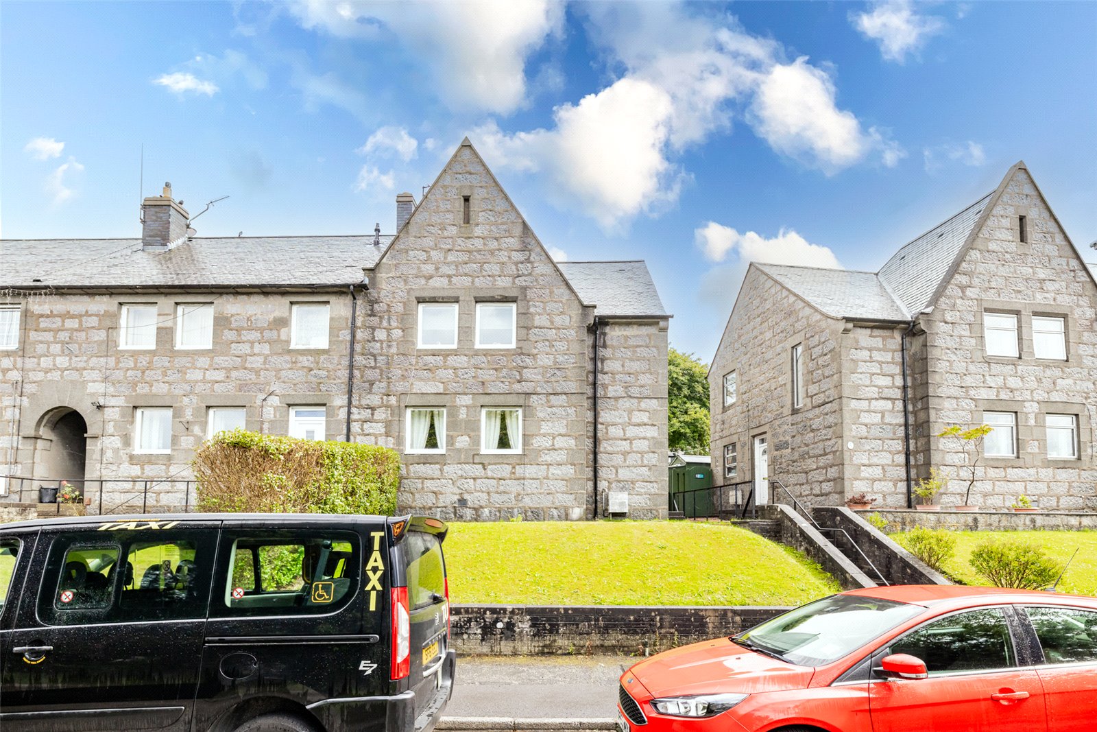 24 Deevale Crescent