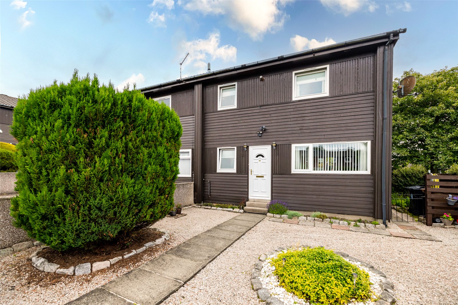 11 Benbecula Road
