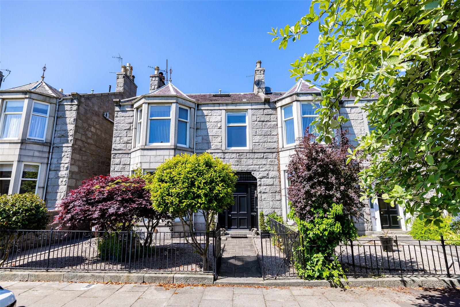 8 Carlton Place