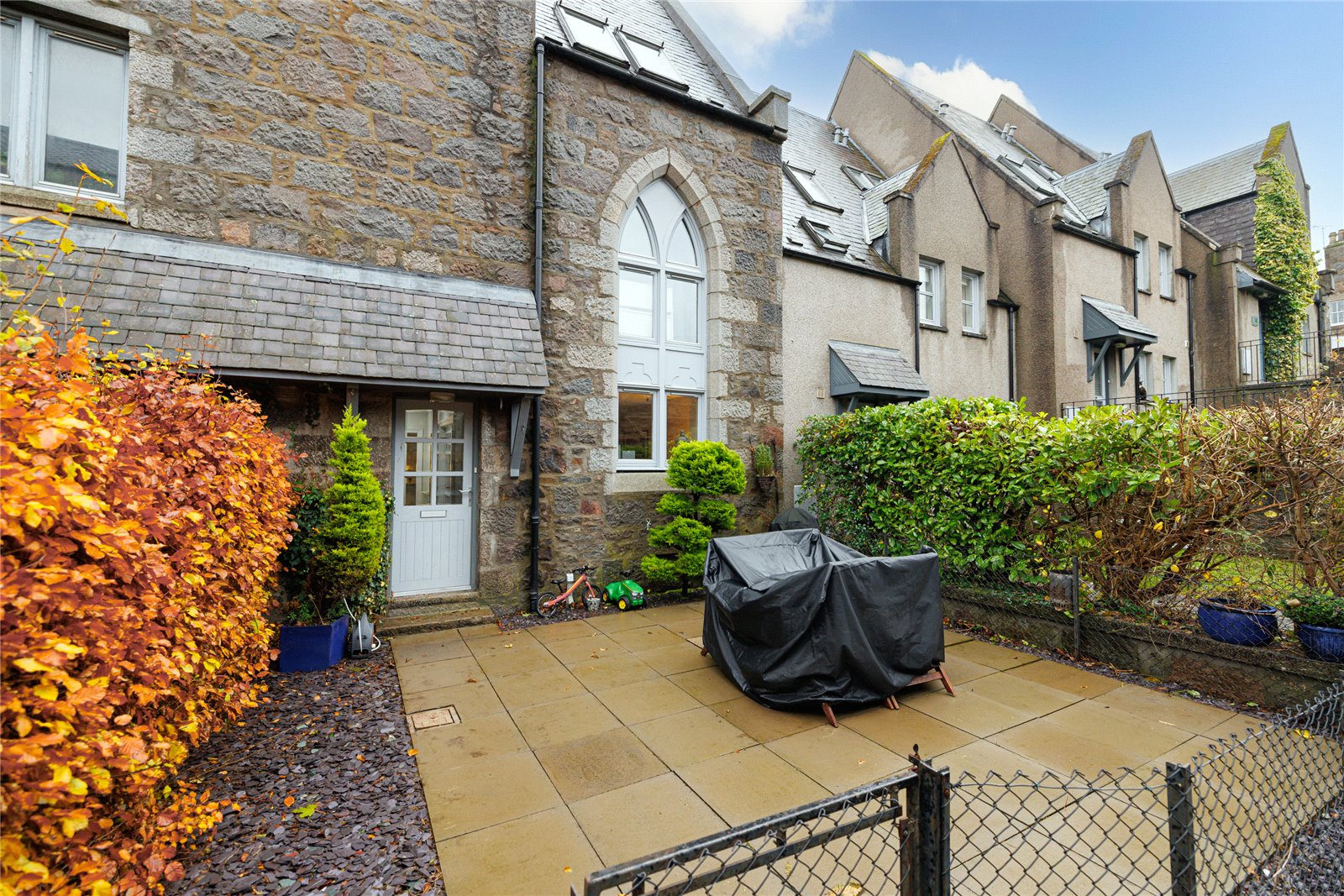 10 Caledonian Court