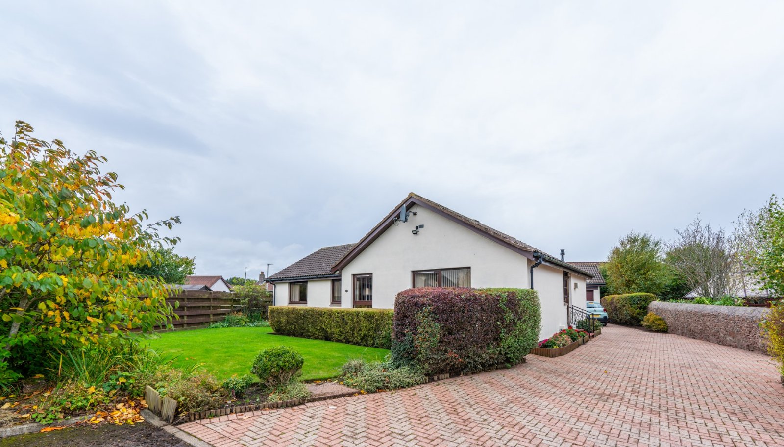 32 Henderson Park