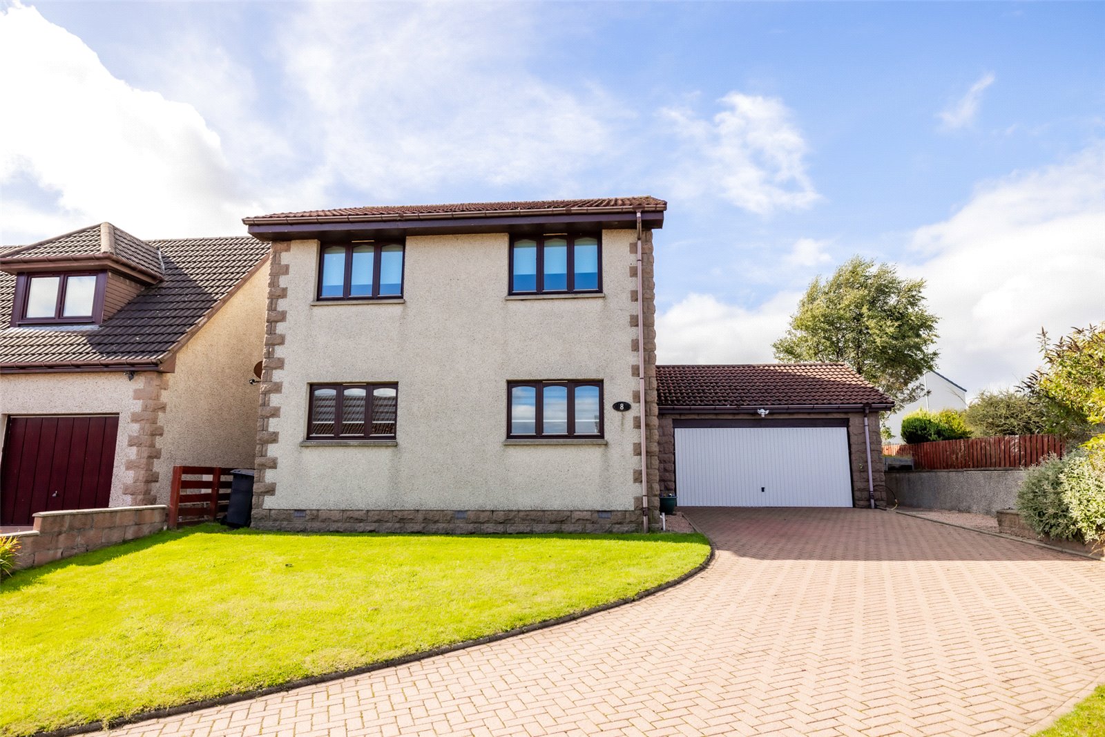 8 Whitehills Rise