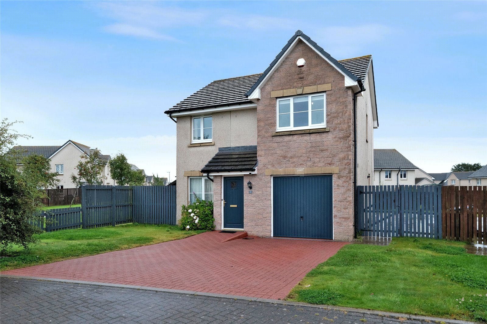 8 Hillside Place