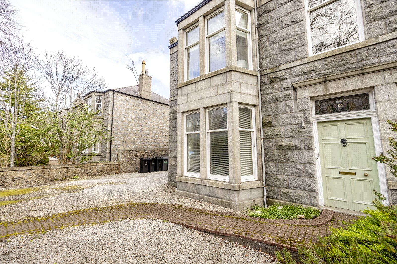 73C Forest Road