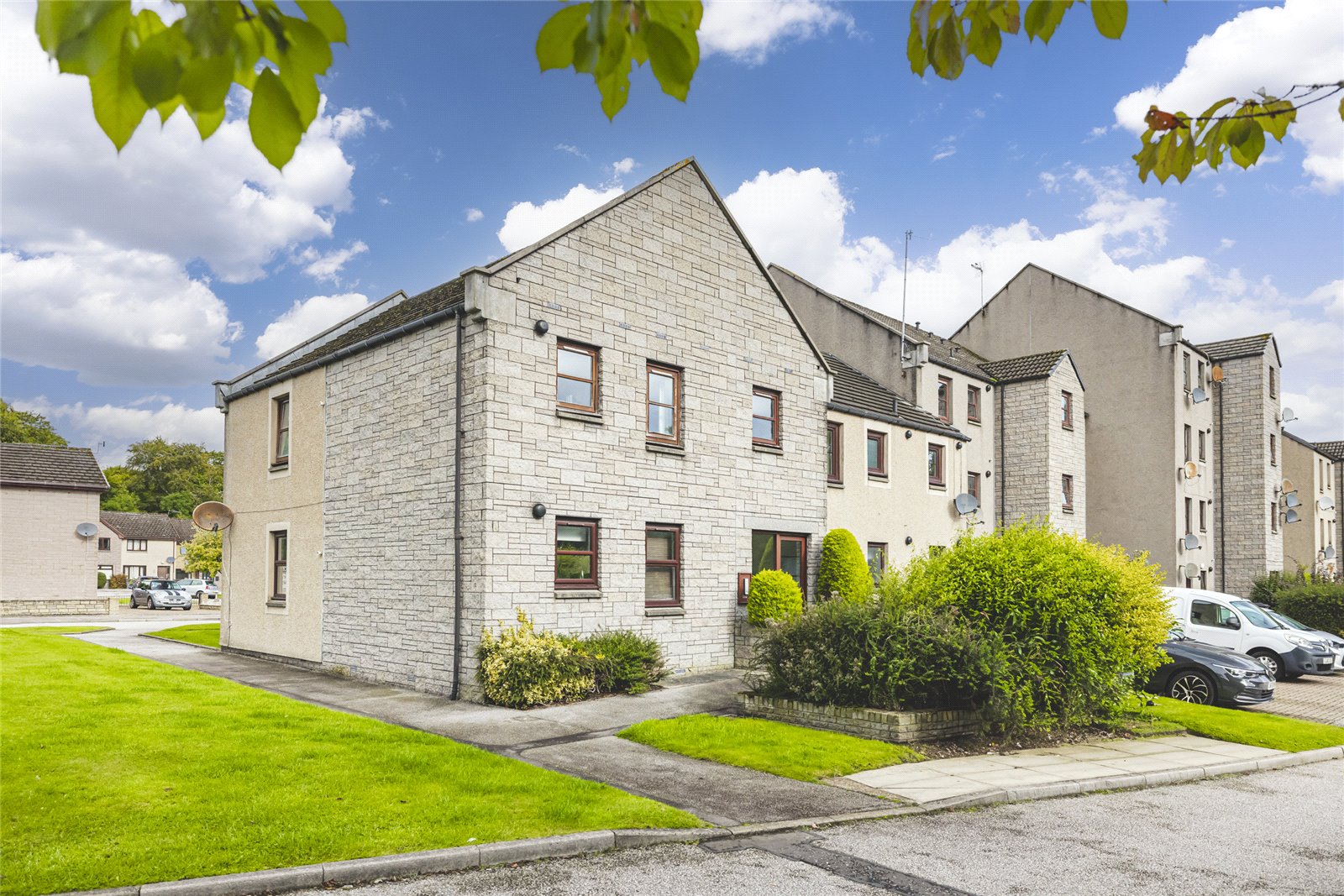 123 Hutcheon Low Place