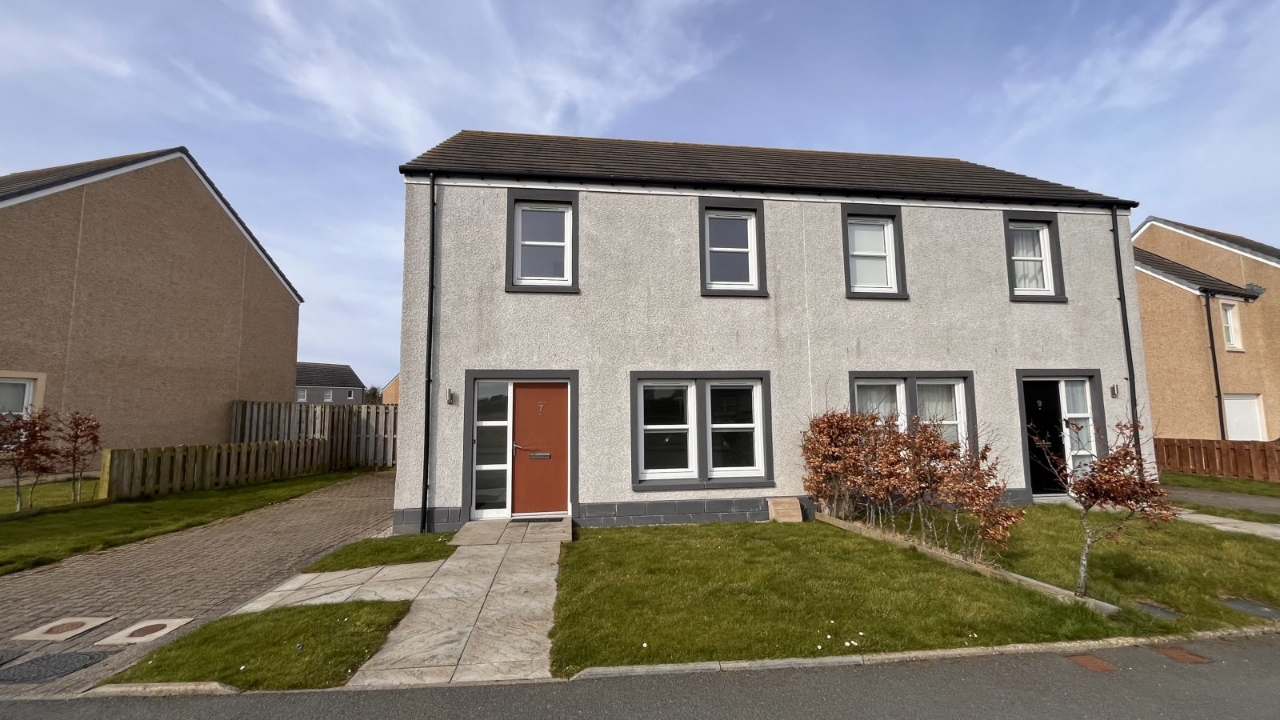 7 Stewart Crescent