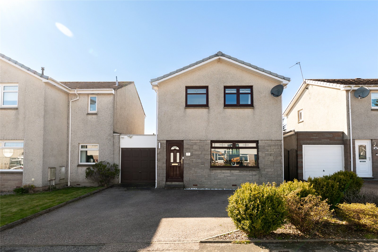 16 Dubford Avenue