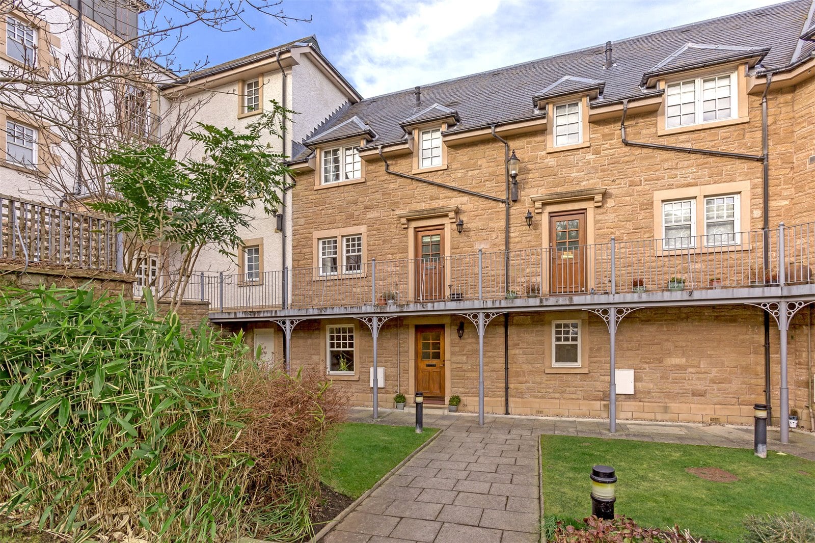 Immaculate flat in a sought-after Edinburgh location