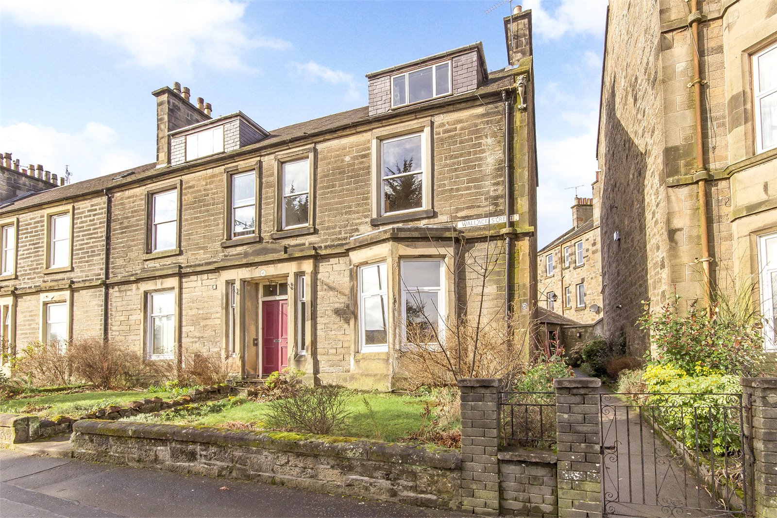 City centre flat with stunning views towards Stirling Castle 