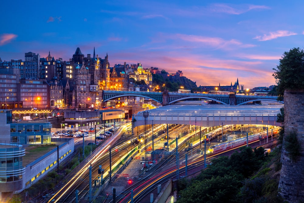 Workers in Edinburgh can save more than £80,000 by commuting