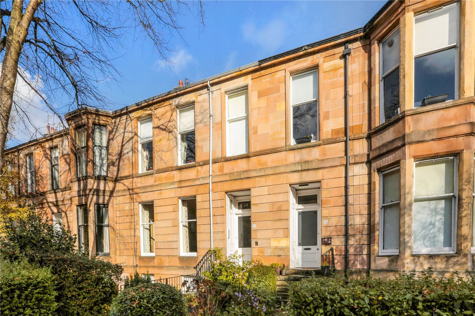 Upgraded one bedroom flat in sought-after conservation area