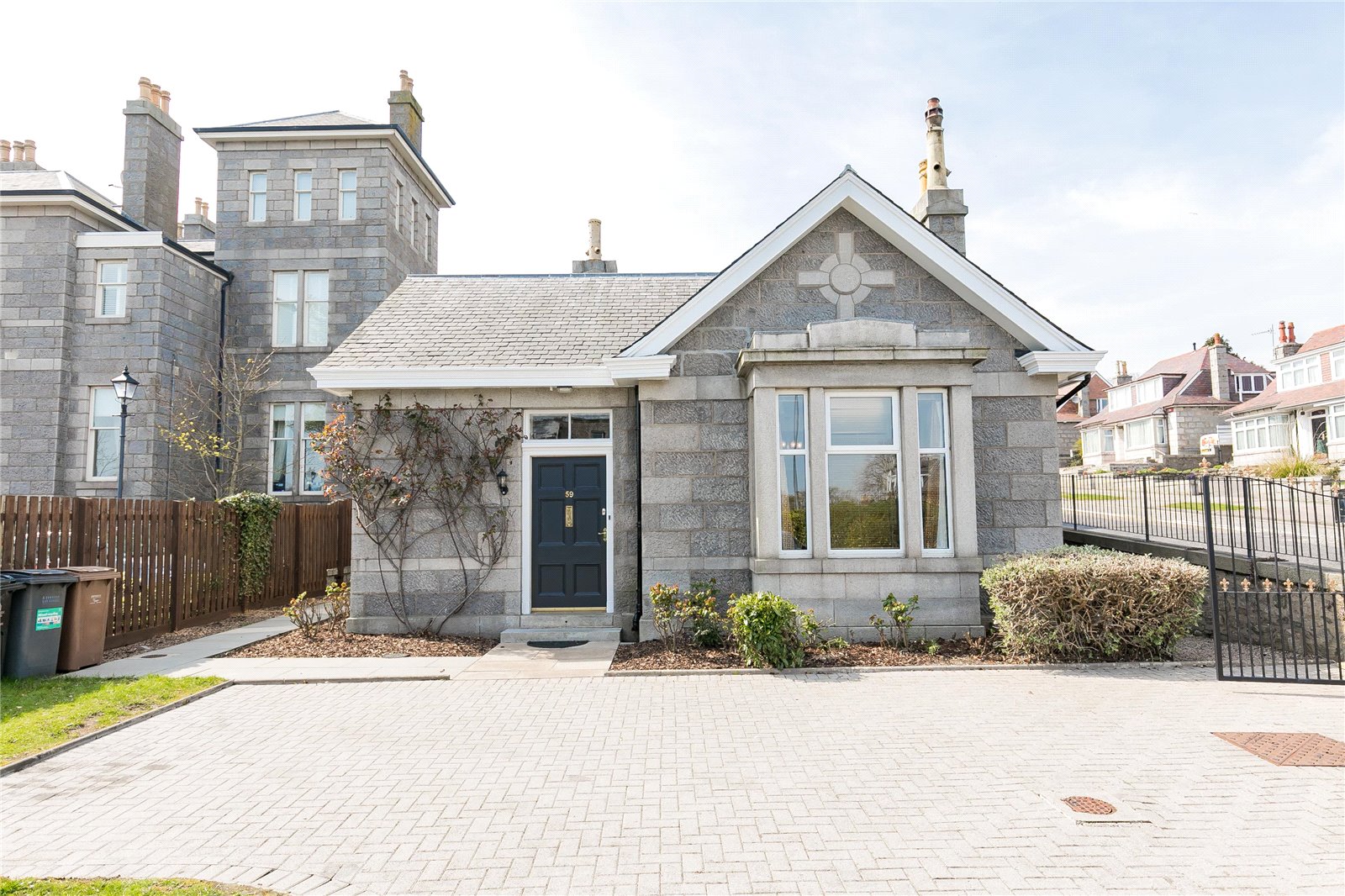 Our latest properties for sale and to let (26th April 2019)