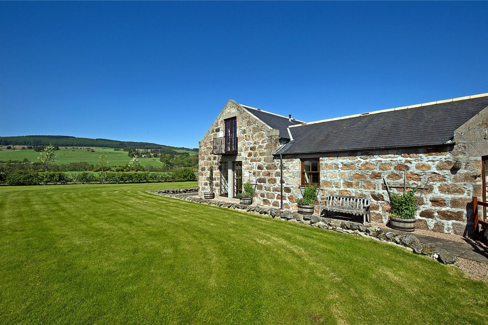 Irresistible waterside steading with impressive grounds 